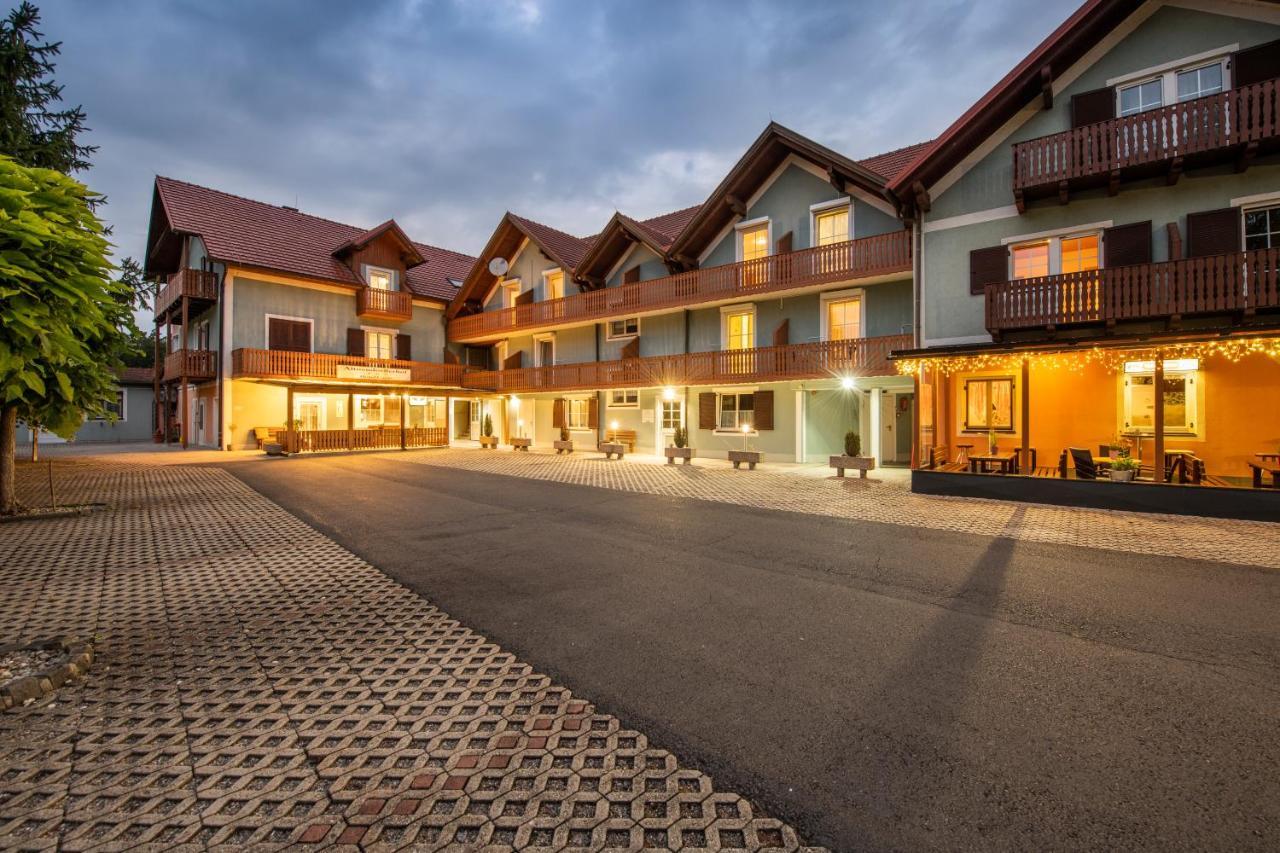 Hotel Altneudoerflerhof 바트래드커스스부르크 외부 사진